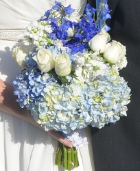 Hydrangeas & Roses from local Myrtle Beach florist, Bright & Beautiful Flowers